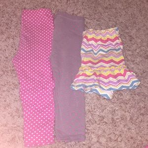 2 pair of tights for a 2year old and a skirt